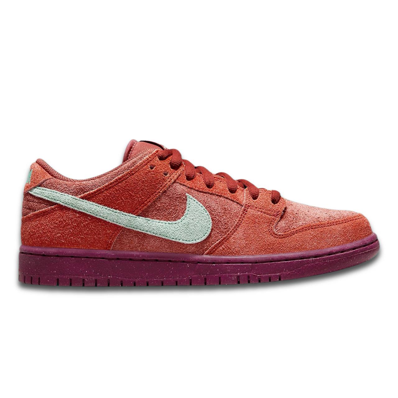 Nike SB Dunk Low Mystic Red Rosewood